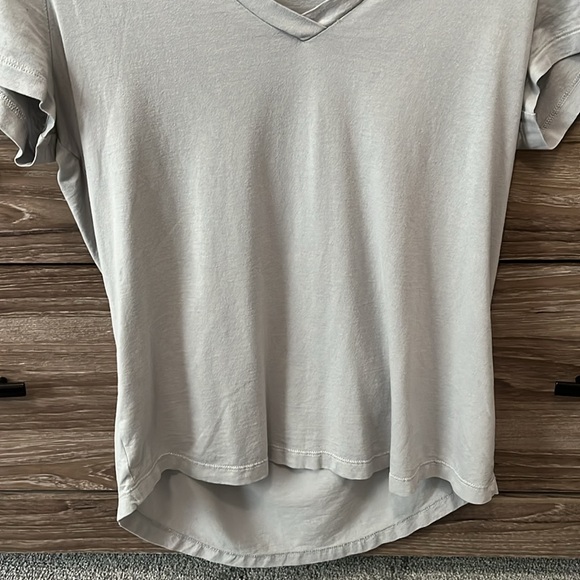 Patagonia Women’s Side Current Upcycled Tee Size Small Salt Grey - Picture 3 of 4